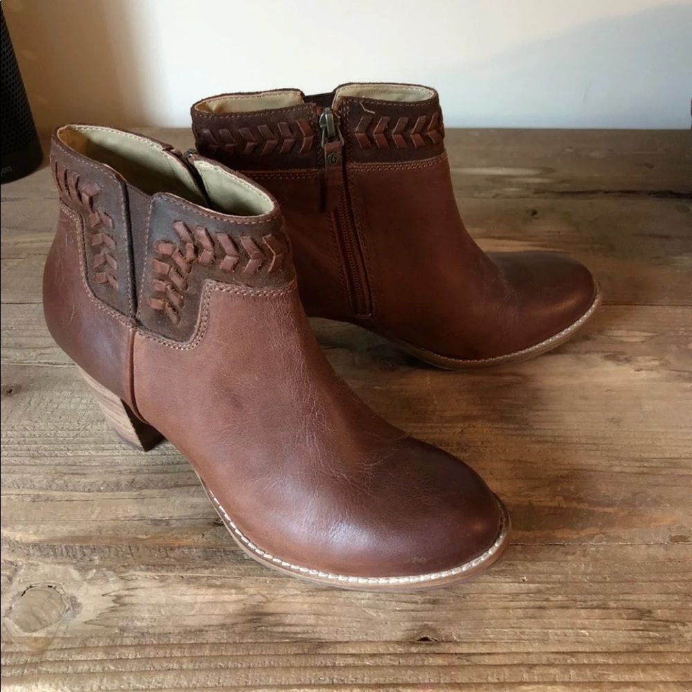 New Olukai Kamahoi Bootie Women 8 Frye
